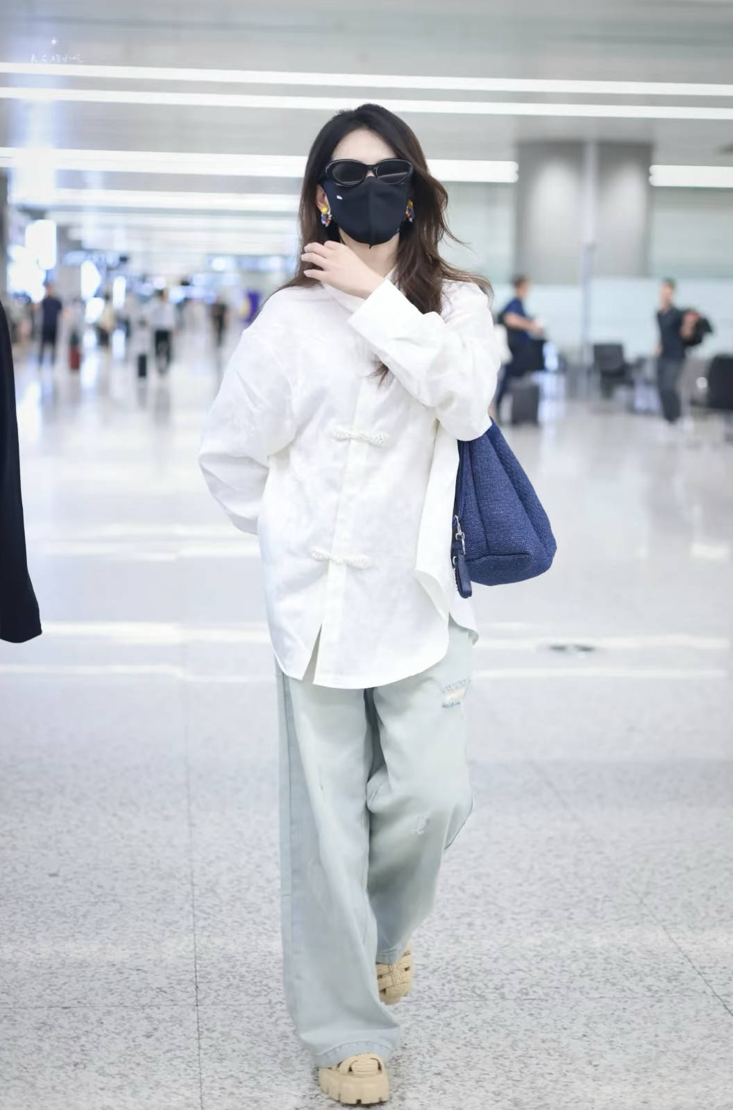 陈昊宇新中式衬衫 × 浅蓝牛仔公开私服照片