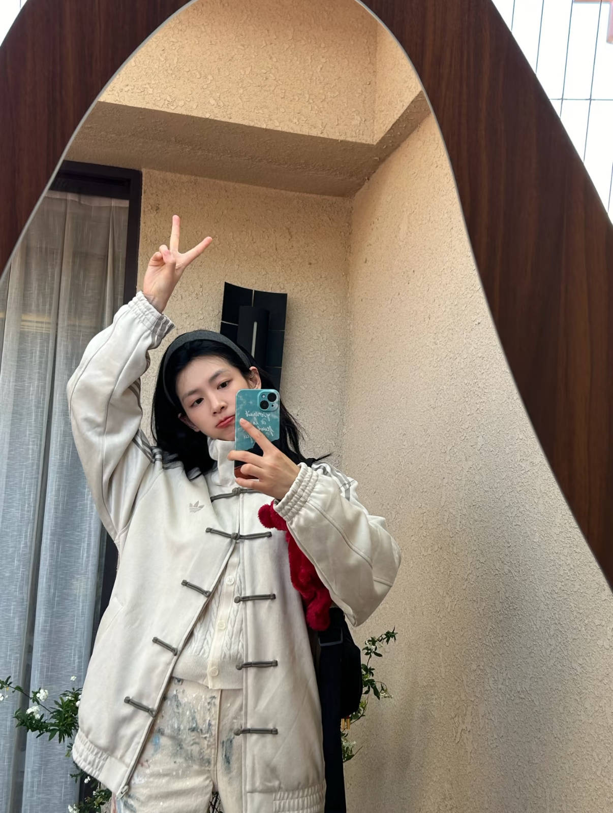 陈昊宇蛇年新中式运动外套公开私服照片